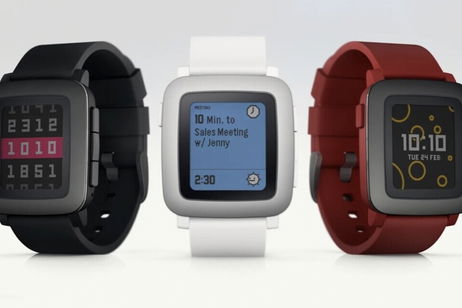 El reloj Pebble de tinta electrónica volverá al mercado. Y lo hace atacando al Apple Watch