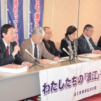 浪江ADR訴訟で和解の成立を報告する原告団のメンバーら＝福島市で2024年3月14日午後1時7分、岩間理紀撮影