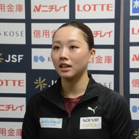 女子SPの演技後に取材に答える樋口新葉選手＝千葉県船橋市の三井不動産アイスパーク船橋で2024年9月21日、森野俊撮影