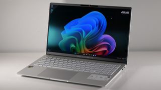 Asus Vivobook S15 S5507 (Snapdragon X Elite) on a white table