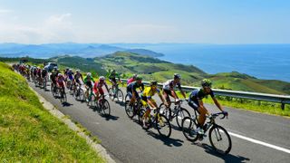 TThe peloton head up Alto de Jaizkibel during the Clasica San Sebastian live stream 