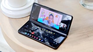 Samsung Galaxy Z Fold 5 Flex mode video call