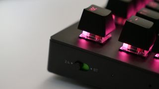 Razer BlackWidow V3 Pro wireless connection toggle