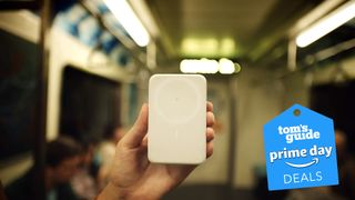 Person holding the Anker MagGo Power Bank