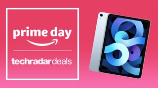 TechRadar Amazon Prime Day Tablet-Angebote mit dem iPad Air 2020 auf rosa Hintergrund.