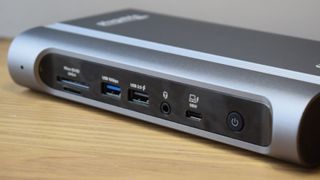 Plugable Thunderbolt 4 & USB4 Quad Display Docking Station (TBT4-UDZ) review photos