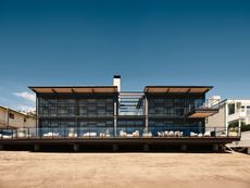 seaside facade of Malibu House by Olson Kundig