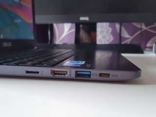 ASUS E203