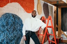 Mnisi, with the ‘Nwa’ntlhohe’ rug in progress at the Coral 