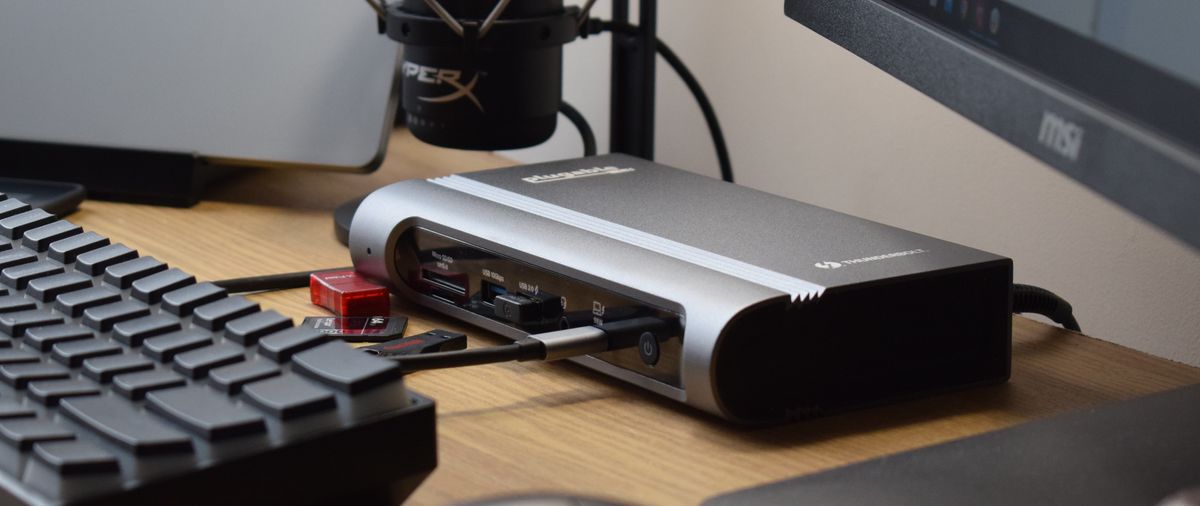 Plugable Thunderbolt 4 &amp; USB4 Quad Display Docking Station (TBT4-UDZ) review photos