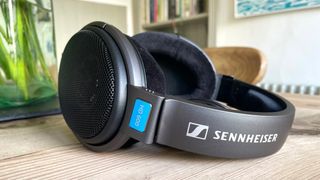 Sennheiser HD 600 on table