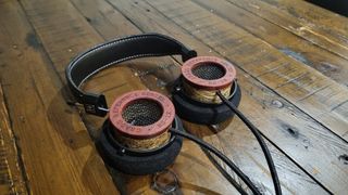 Over-ear headphones: Grado RS1x