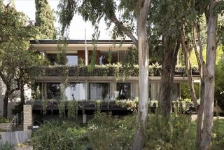 exterior of Richard Neutra's Silver Lake Tree House