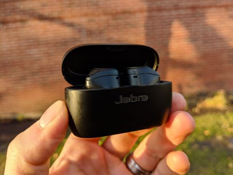 Jabra Elite 75t in the sun