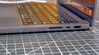 MacBook Air vs MacBook Pro — ports