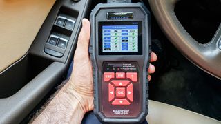 Best OBD-II scanners: SeekOne SK860 displaying main menu