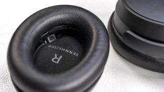 Sennheiser Momentum Accentum Plus wear sensor in cup.