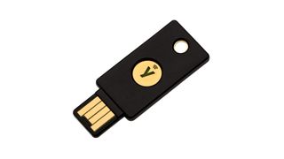 Yubico YubiKey 5 NFC valkoisella taustalla