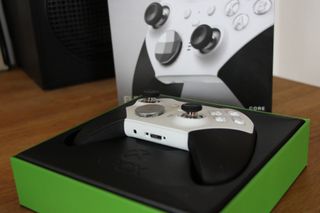 Xbox Elite Controller Series 2 "Core" in white