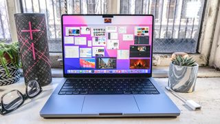 The MacBook Pro 2021 (14-inch) with many apps open