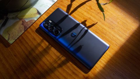 Motorola edge+ (2022) back in shadow