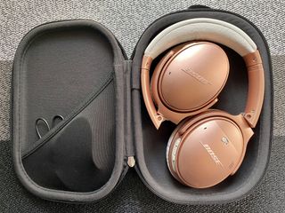 Rose Gold Bose QuietComfort 35 II inside case