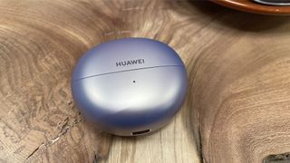 In-ear headphones: Huawei FreeClip