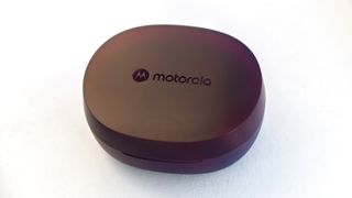 Motorola Moto Buds 600 ANC case closed.