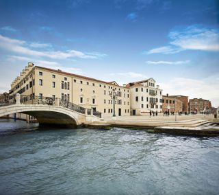 Venice hotel Ca’ di Dio seen from the water