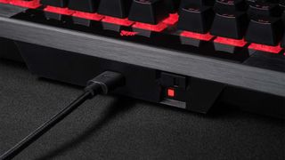 Corsair k70 rgb pro power port