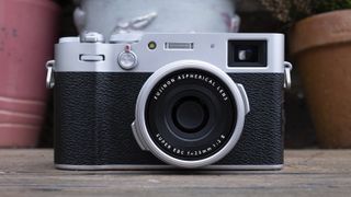 Fujifilm X100V