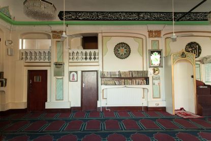 Men&#039;s Prayer Hall at the Old Kent Road mosque