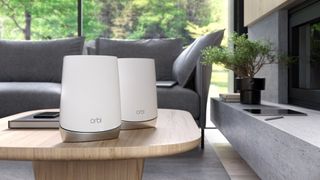 Netgear Orbi Rbk752 Living Room Lifestyle