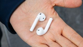 Apple AirPods 2019