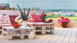 White wooden pallet chairs