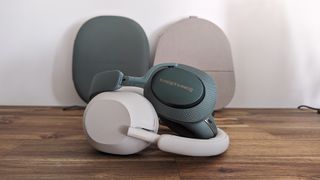 Noise cancelling headphones: Bowers & Wilkins Px7 S2e