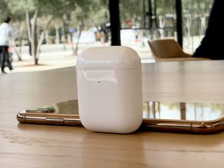 AirPods 2 charging case