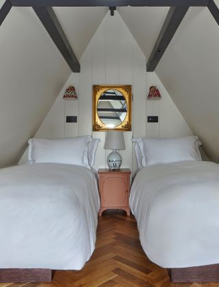 The Merchant Suite twin bedroom