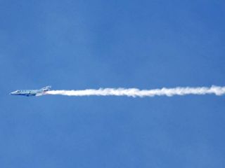 Virgin Galactic's first SpaceShipTwo passenger spacecraft leaves contrails in its wake during a Jan. 13, 2011, glide test, the fourth in a series of demonstration flights.