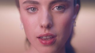 Margaret Qualley as Sue in closeup in The Substance