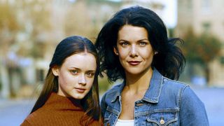 (L, r) Alexis Bledel and Lauren Graham in Gilmore Girls