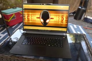 Alienware m17 R5 (AMD Advantage)