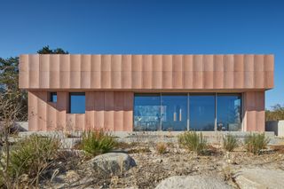 the pink concrete volume of Seosaeng House