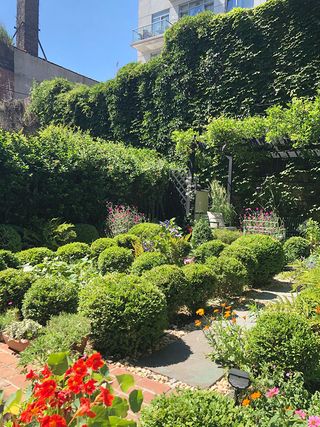 Brooklyn house Stick House, Brick Garden