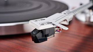 Turntable: Audio Technica AT-LPW50BTRW