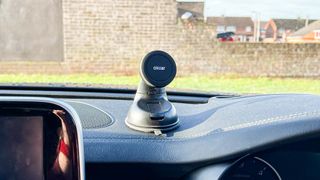 Olixar Magnetic Windscreen & Dash Mount mounted on dash