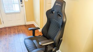 E-WIN Flash XL gaming chair in living room