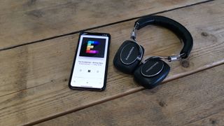 Apple ready to pay for podcasts