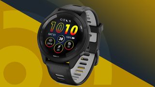 Garmin Forerunner 265 keltaisella TechRadar-taustalla