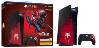 En PS5 Marvel Spider-Man 2-utgåva visas upp mot en vit bakgrund.